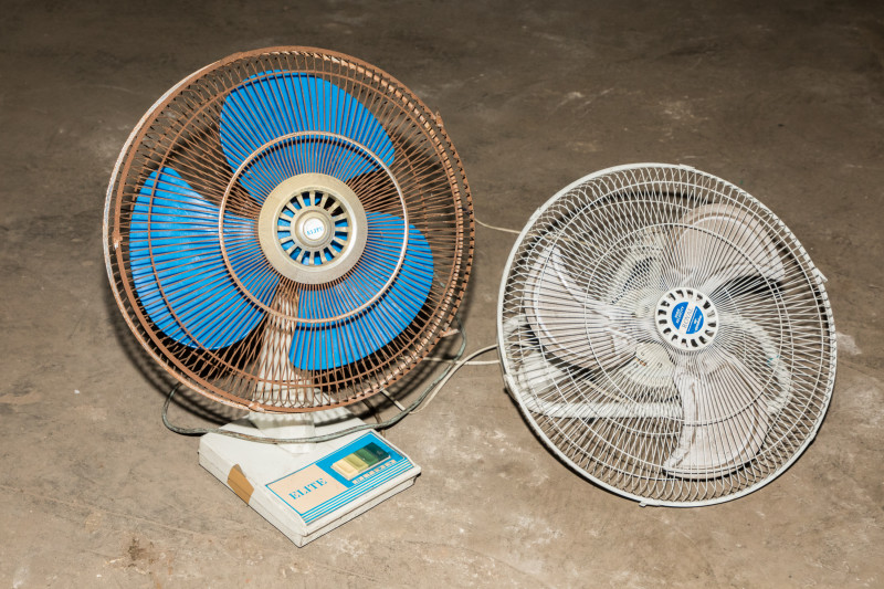 2 fans [damaged]