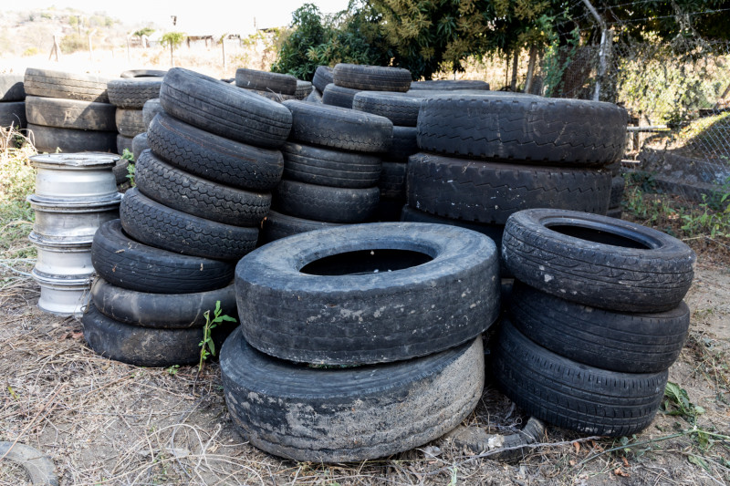 lot assorted vehicle tyres used + 4 rims